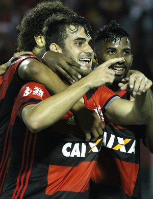 Felipe Vizeu comemora o gol do Flamengo contra o Vitória (Foto: Gilvan de Souza/Flamengo)