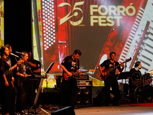 Banda do Forró Fest acompanhou todos os candidatos na noite de eliminatória (Foto: Kleide Teixeira) Banda do Forró Fest acompanhou todos os candidatos na noite de eliminatória (Foto: Kleide Teixeira)