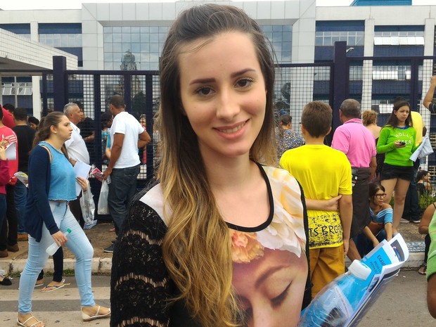 Ana Carolina de 17 anos fez o Enem e afirma que química foi a prova mais difícil em Goiânia (Foto: Vanessa Martins/G1)