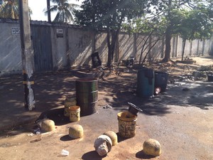 Mulher é encontrada morta em calçada do Setor Jardim Novo Mundo, em Goiânia (Foto: Gabriel Vendramini/ TV Anhanguera)