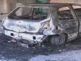 Carro ficou destruído após pegar fogo no prédio da Procuradoria Regional, no Recife. (Foto: Divulgação/Polícia Federal)