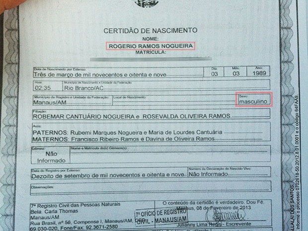 Certidão de nascimento Rogéria mostra os erros do cartório (Foto: Rayssa Natani/G1)