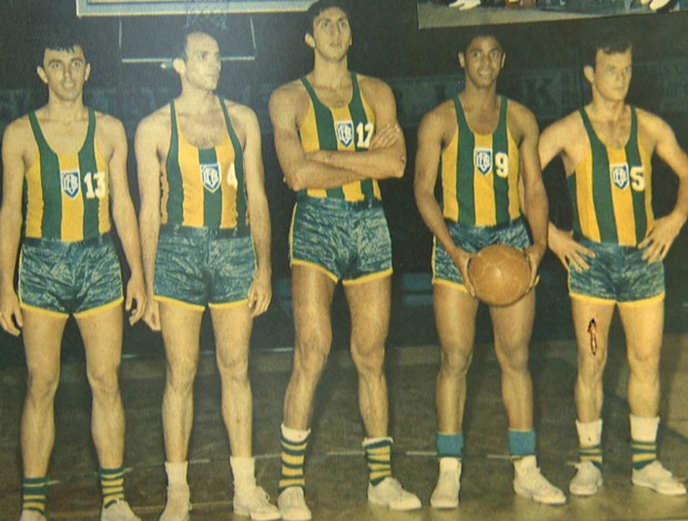 Vitor, Amaury, Sucar, Rosa Branca e Wlamir, basquete, bicampeão (Foto: Divulgação/CBB)