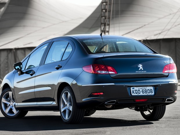 Peugeot 408 agora tem sensor dianteiro de estacionamento de série (Foto: Divulgação)