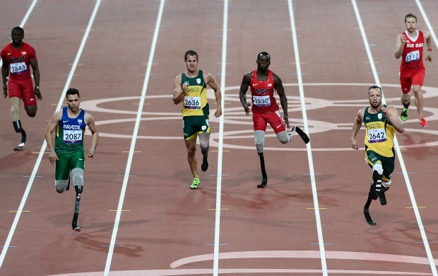 Ouro em Pequim, Pistorius foi superado por Alan Fonteles nos 200m rasos T44 (Foto: Getty Images)