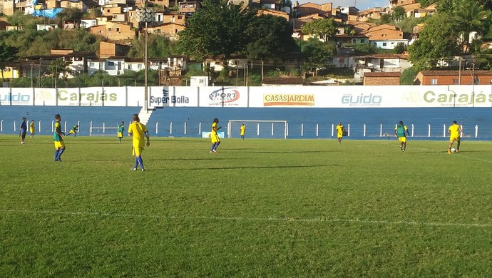 Nicácio marcou o único gol do coletivo (Foto: Augusto Oliveira / GloboEsporte.com)