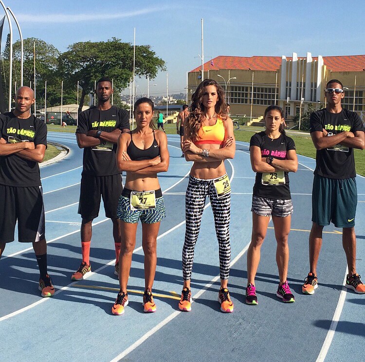 Izabel Goulart com os atletas Ana Lemos, Jefferson Liberato, Jorge Henirque Cides, Aldemir Junior e Fernanda Keller (Foto: Instagram/Reprodução)