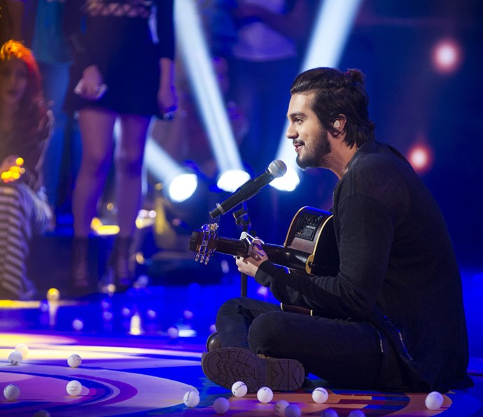 Luan faz as fãs se derreterem ao cantar (Foto: Maurício Fidalgo/TV Globo)