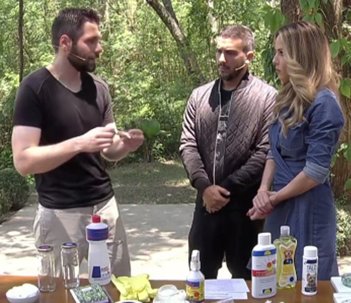 Samuel explica sobre carrapatos no programa ao lado de Ana Furtado e André Marques (Foto: TV Globo)