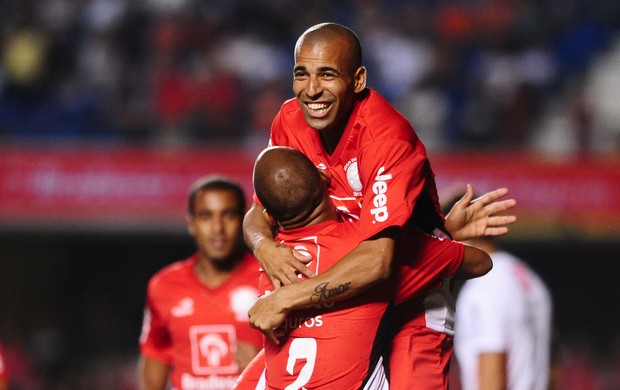 Emerson Sheik comemora gol do time de Zico no Jogo das Estrelas (Foto: Marcos Ribolli)