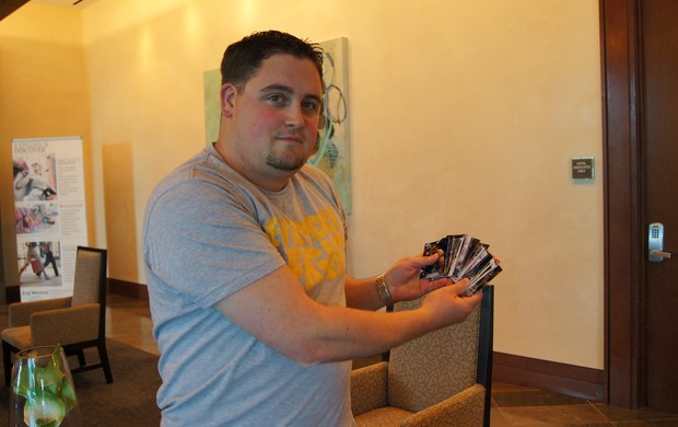 Eric Puhacz passa mais de dez horas em hotel para conseguir autógrafos (Foto: Evelyn Rodrigues)