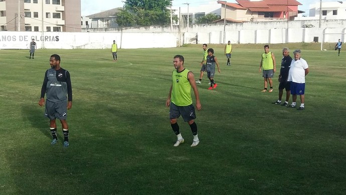 ABC - Michel Henrique faz primeiro treino no ABC (Foto: Jocaff Souza/GloboEsporte.com)