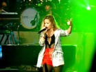 Demi Lovato faz cover de Chris Brown em show