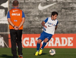 Com Lodeiro, Mano Menezes relaciona 22 jogadores contra o Coxa