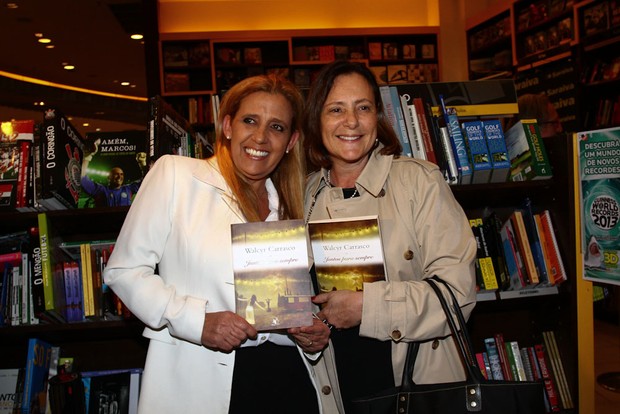 Elisabeth Savala e Rita Cadillac em lançamento de livro (Foto: Cláudio Augusto/Foto Rio News)