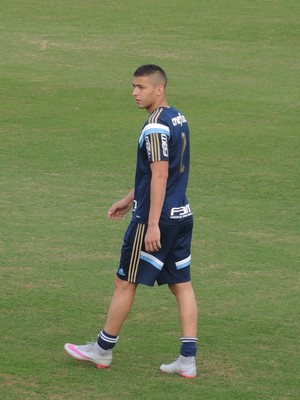 Tobio deixa treino mais cedo e 