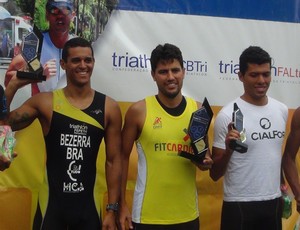 Copa Nordeste de Triathlon - Maceió - Pódio Elite (Foto: Estéfane Padilha/GloboEsporte.com)