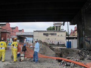 Obras do projeto de implosão na esquina das Avenidas Rodrigues Alves e Avenida Professor Pereira Reis  (Foto: Guilherme Brito / G1)