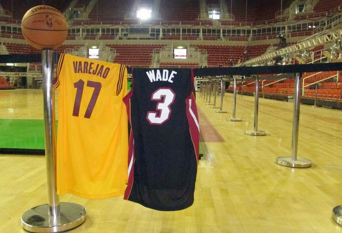 NBA Global Tour - Camisas Varejão e Wade (Foto: Fabio Leme) NBA Global Tour - Camisas Varejão e Wade (Foto: Fabio Leme)