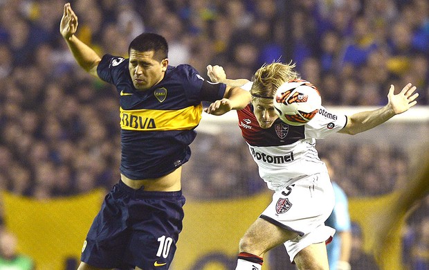Riquelme jogo Boca Juniors e Newells Old Boys (Foto: AFP)