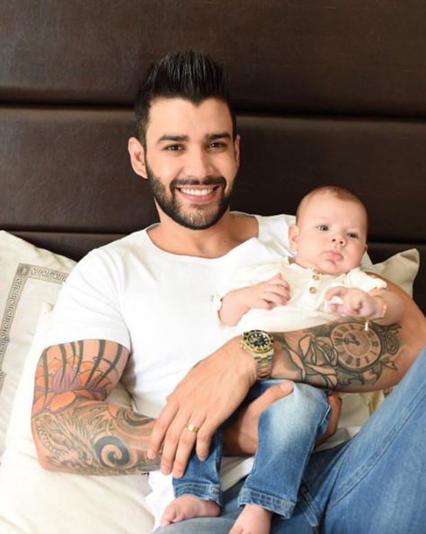 Gusttavo Lima e o filho, Gabriel (Foto: Reprodução/Instagram)
