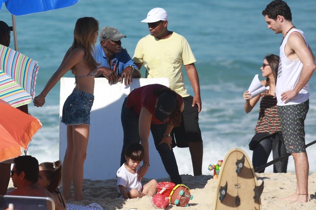 Ego Isabelle Drummond Grava De Biquíni Na Praia Da Barra No Rio Notícias De Praia 