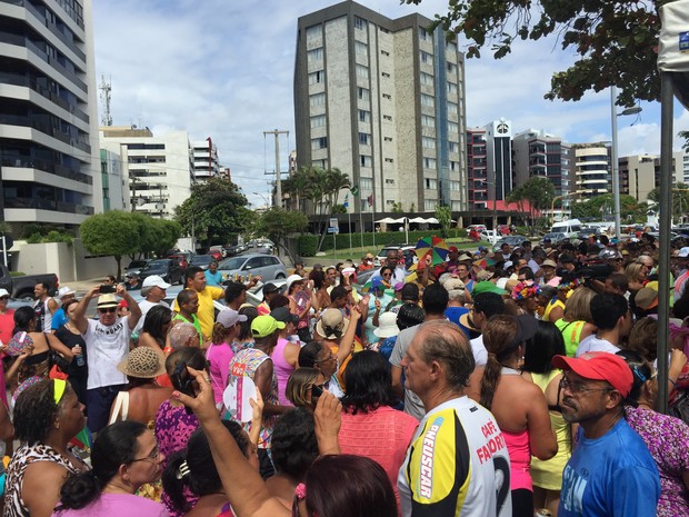 Centenas de pessoas foram prestigiar o Munguzá do Pinto (Foto: Paula Nunes/G1)