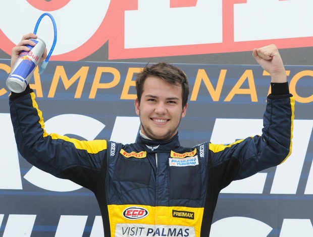 Felipe Fraga vencedor da primeira corrida do Campeonato Brasileiro de Turismo (Foto: Fernanda Freixosa / Stock Car)