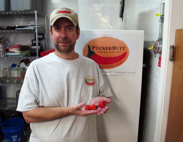 Ed Currie bateu recorde cultivar a pimenta mais ardida do mundo (Foto: Jeffrey Collins/AP)