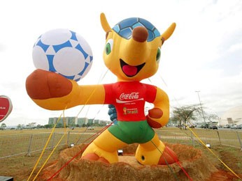 Tatu-bola, mascote oficial da Copa de 2014, em Brasília (Foto: Glauber Queiroz / Portal da Copa)