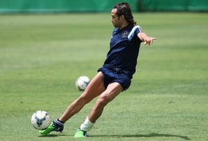 Com Valdivia, Dorival Júnior comanda treino tático fechado na Academia