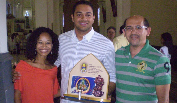 Equipe recebe premiação com uma série sobre devoção sertaneja (Foto: Arquivo pessoal)