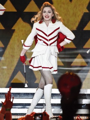 Cantora Madonna durante show em Moscou, na Rússia, nesta terça-feira (7) (Foto: Maxim Shemetov/Reuters)