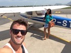 Ex-BBB Talita visita escola de aviação no Rio para realizar sonho de pilotar