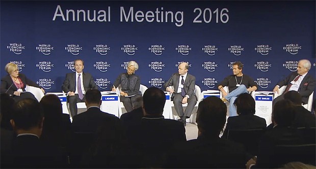 Painel sobre o futuro do mundo financeiro, em Davos (Foto: Reprodução/ YouTube)