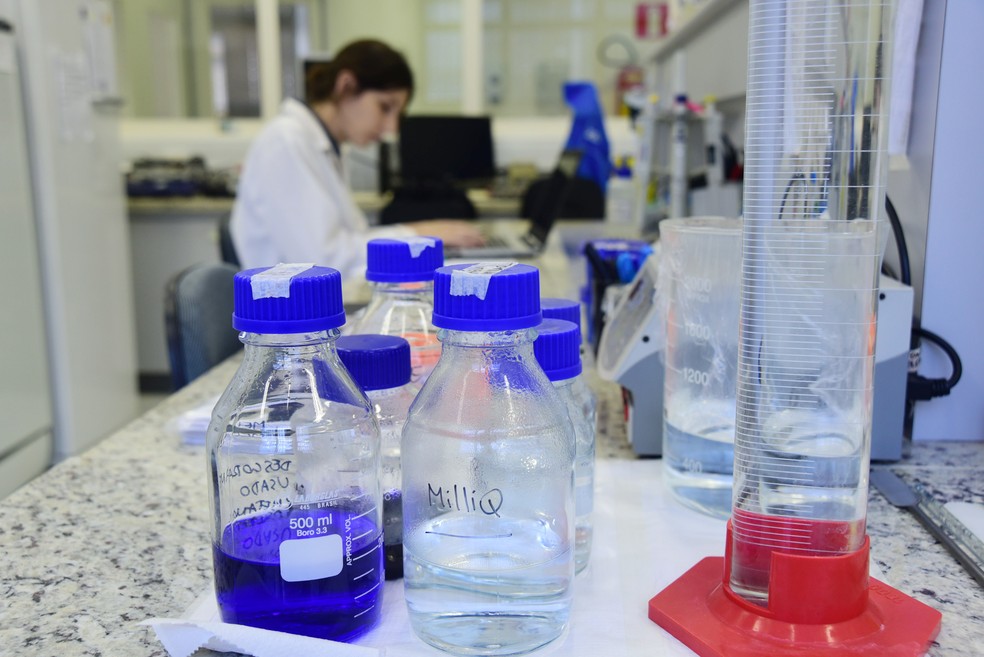 Laboratório de Doenças Tropicais da Unicamp analisou exames de pacientes com zika,e m Campinas (Foto: Antonio Scarpinetti / Unicamp)