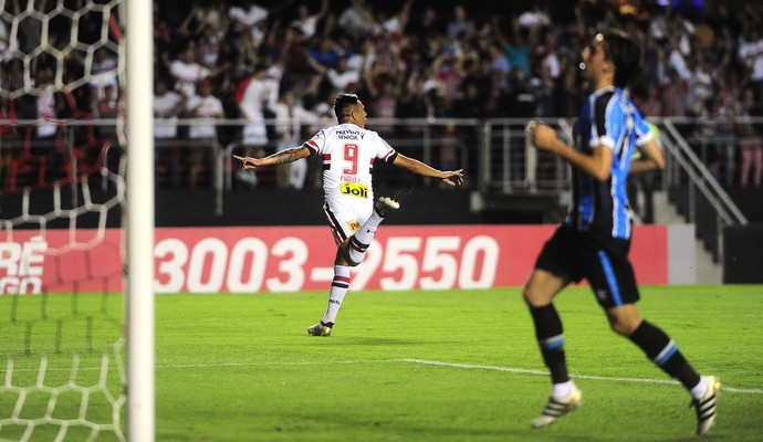 Gol Chavez São Paulo x Grêmio (Foto: Marcos Ribolli)