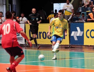 Bonnaud apita jogos da Copa TV Tribuna de Futsal Escolar desde 2003 (Foto: Zerosa Filho / CBFS)
