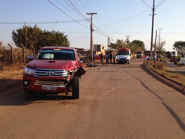 Suspeito morreu após colisão durante fuga em Porto Velho (Foto: Matheus Henrique/ G1)