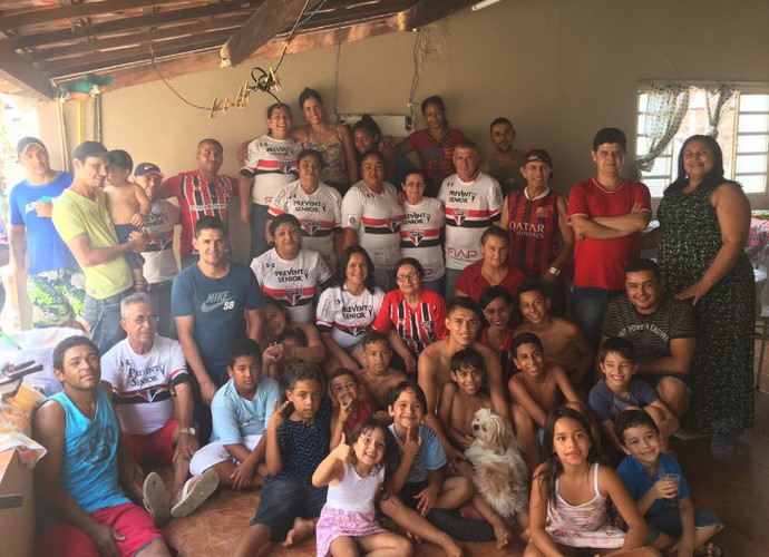 Luiz Araújo comemora vitória do São Paulo com a família (Foto: Divulgação)