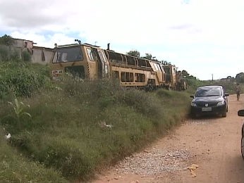 Adolescente foi atropelada por um trem de serviço nesta terça-feira (17), em Ponta Grossa (Foto: Reprodução/RPC TV)