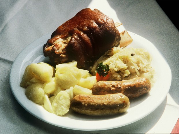 Este prato alemão, que estará presente no festival, acompanha bisteca suína, linguiça, chucrute e batatas (Foto: Tadeu Bianconi/ Setur)