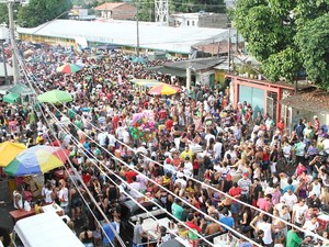 Milhares de pessoas foram às ruas do Morro da Liberdade comemorar o título (Foto: Frank Cunha/G1)