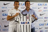 Edu Dracena chega atrasado, ganha "perdão" de Tite, mas não joga sábado Edu Dracena chega atrasado, ganha "perdão" de Tite, mas não joga sábado