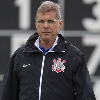 Oswaldo usa vídeos com ex-jogadores para combater relaxamento no Timão