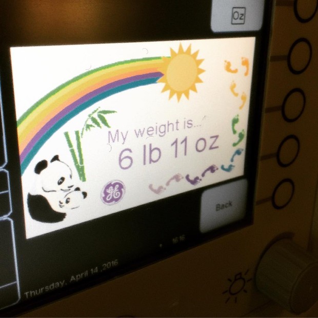 Chrissy Teigen anuncia nascimento da filha (Foto: Reprodução / Instagram)