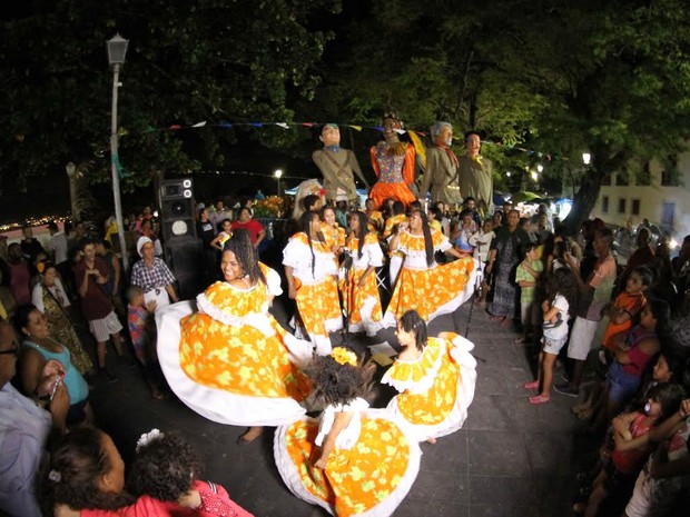Apresentação de coco de roda foi uma das atrações do evento no Alto da Sé (Foto: Aldo Carneiro/Pernambuco Press)