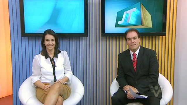 Jornal da Tribuna 1ª edição com Vanessa Machado e Tony Lamers (Foto: Reprodução / TVTribuna)