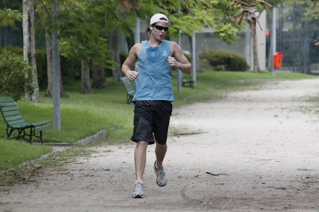 Jonatas Faro correndo (Foto: Dilson Silva / Agnews)