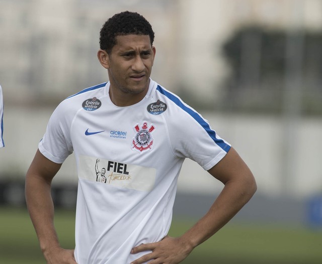 Em busca de recursos, Corinthians deixa compra de Pablo para o fim do prazo